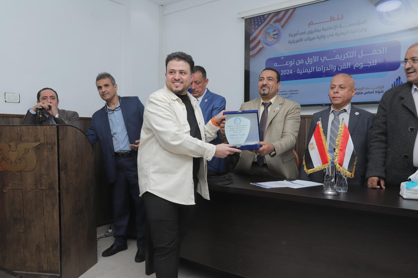 المؤسسة الإعلامية يمانيون في أمريكا تكرم عدد من الفنانين اليمنيين