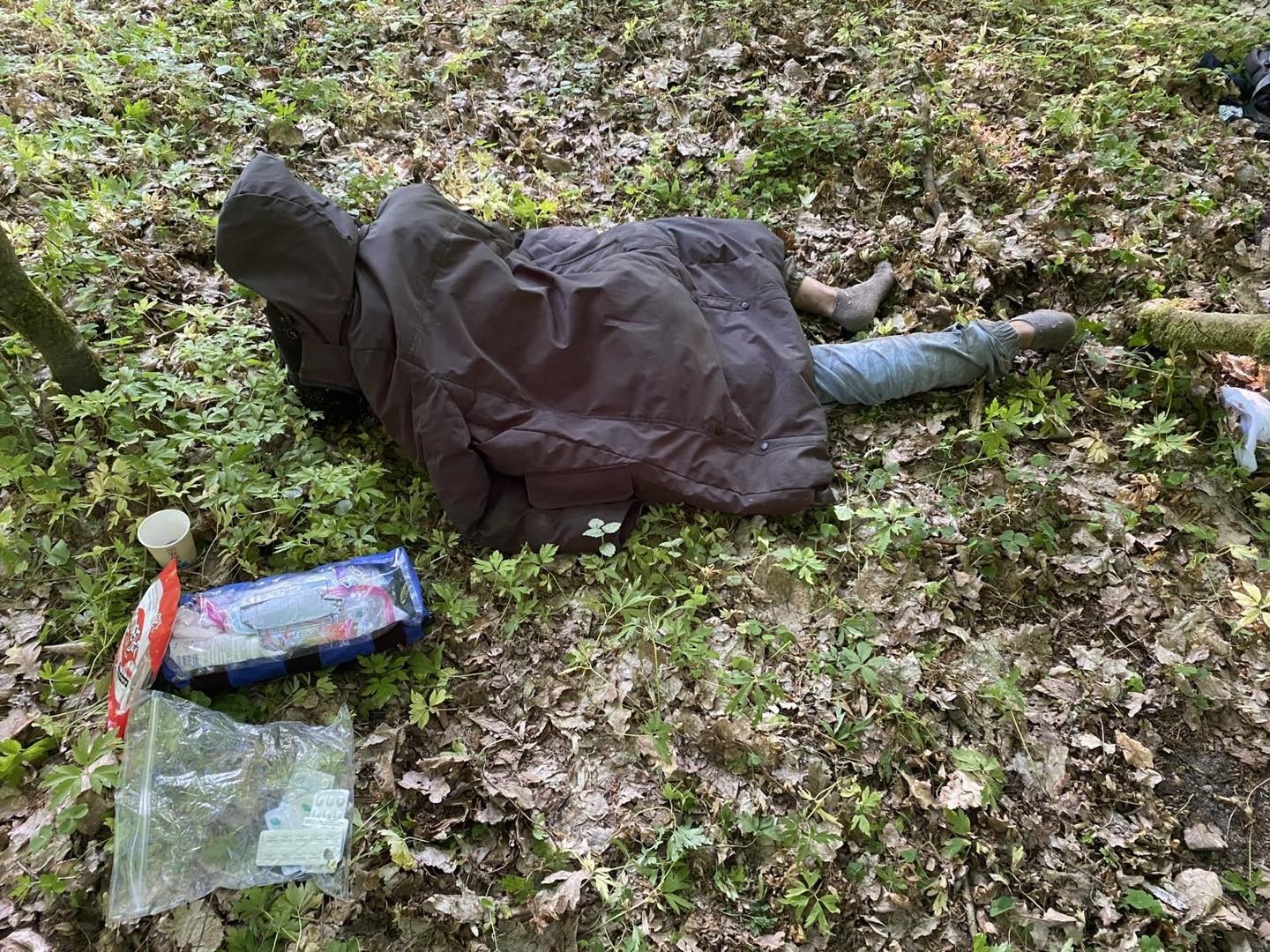 مهاجر يمني يواجه الموت على الحدود البولندية بعد أكل أوراق الشجر والشرب من المستنقعات  (صور)