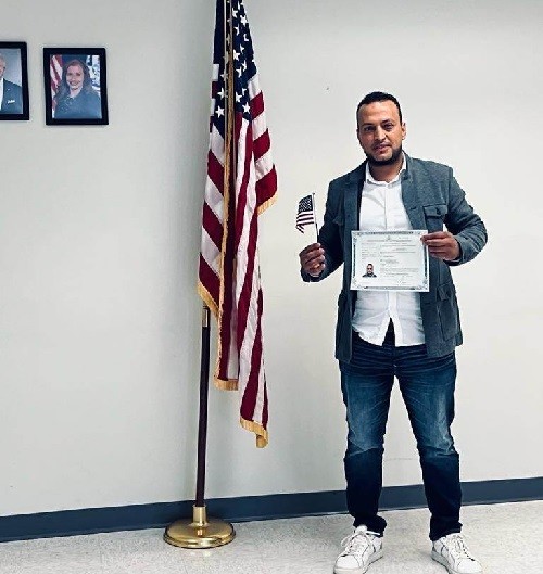 حصول مواطن يمني على الجنسية الأمريكية