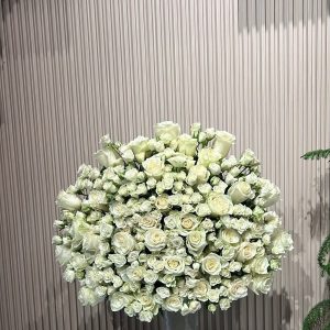 فازة الجوري الأبيض فازة الجوري الأبيض